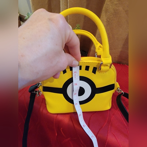 Despicable Me Minion Purse crossbody from Universal Studios. - Picture 2 of 14